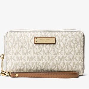 Michael kors wristlet w/ smart phone holder